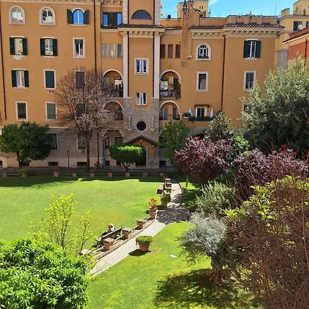 Wonderful Garden At Colosseo アパート ローマ