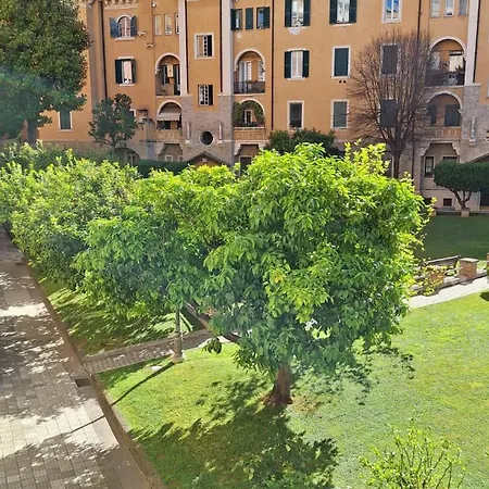 Wonderful Garden At Colosseo アパート ローマ