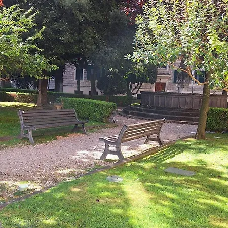 Wonderful Garden At Colosseo Apartment *