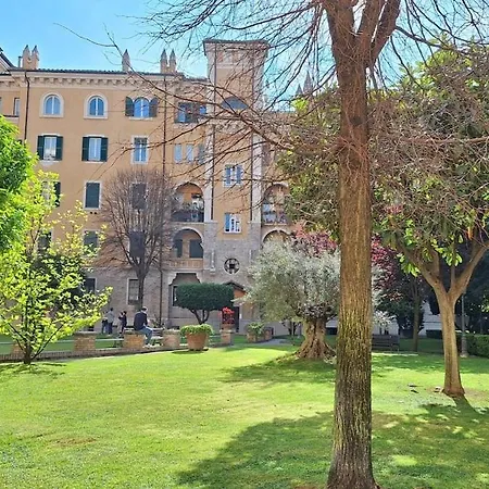Apartamento Wonderful Garden At Colosseo *